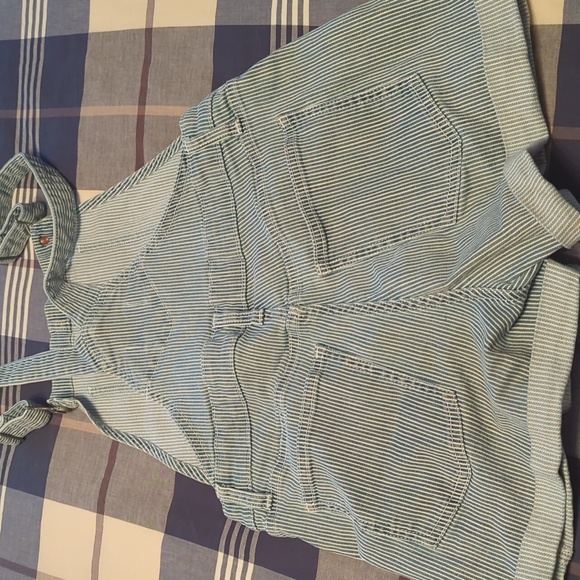 Overall shorts - Picture 4 of 5
